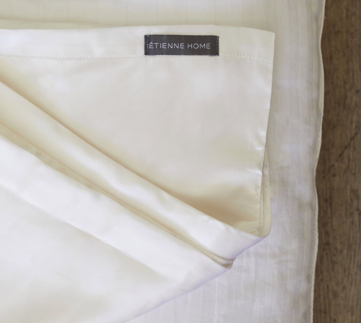 Not all silk pillowcases are created equal. The Étienne Home Mulberry Silk Pillowcase is made from 100% mulberry silk – the highest quality silk threads on Earth – and boasts the ultimate momme count of 22.